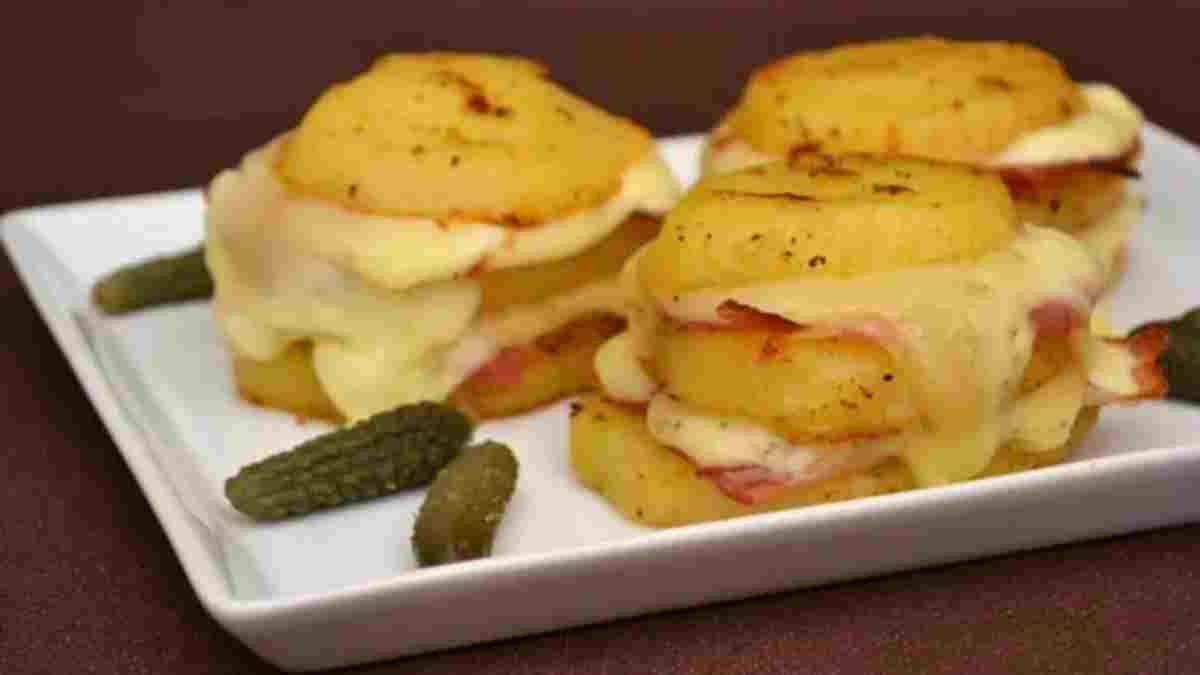 Pommes de terre au fromage à raclette et au lard fumé