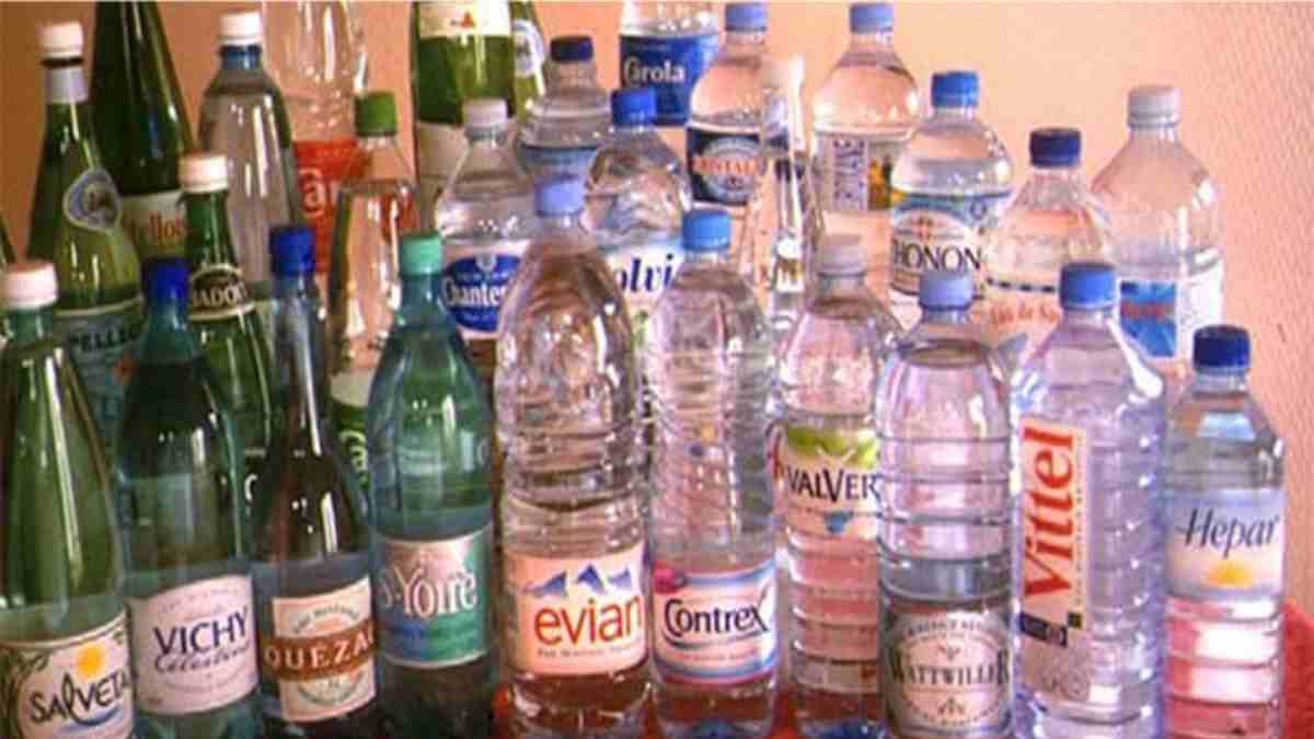 L’eau en bouteille contient plus de produits chimiques